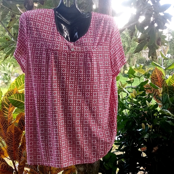 Studio M Tops - 3/12.00 Studio M Red and white Blouse